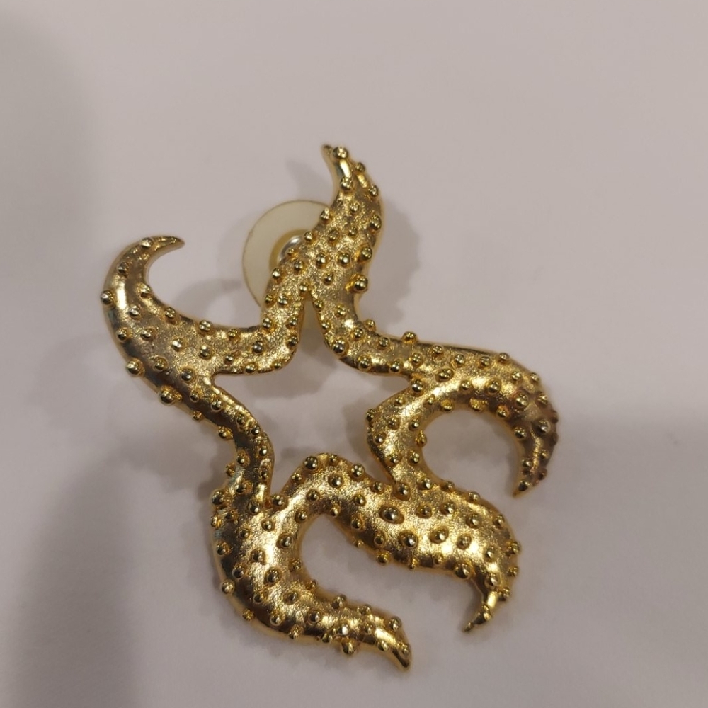 Starfish pin